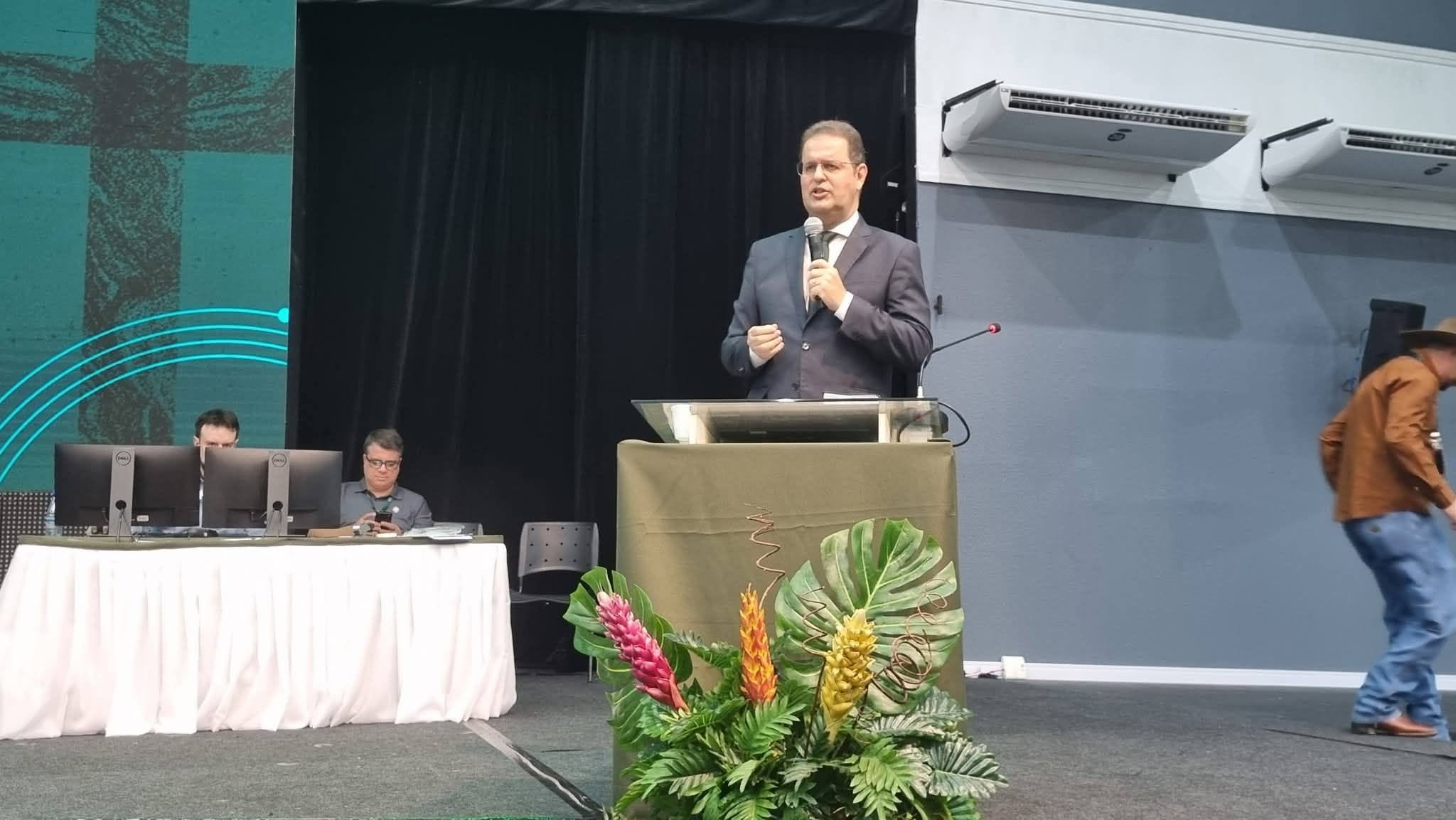 Rev. Pinho Borges acompanha a 2ª Sessão Regular do SC/IPB